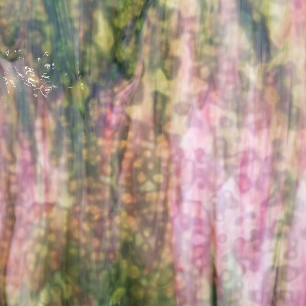 Bullseye White Olive Green Gold Pink Mottle Mix 6343-0000 detail Bullseye White Olive Green Gold Pink Mottle Mix 6343-0000 detail