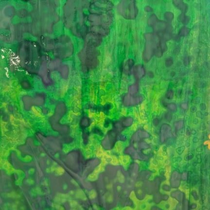 Bullseye Medium Leaf Green Opalescent, Emerald Green Ring Mottle Mix 006247-0000 - Image 2