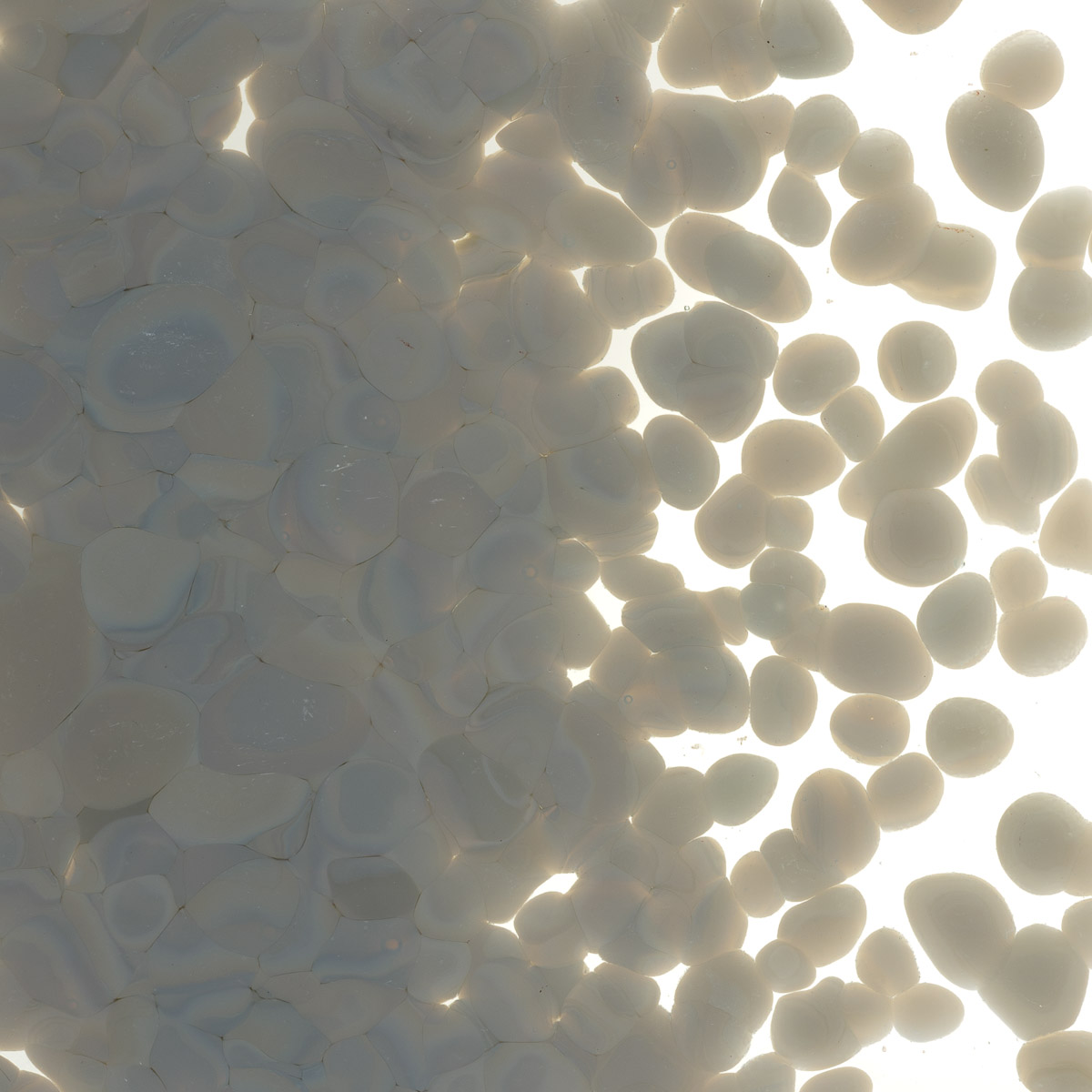 Featured image for “Deco Gray Opalescent, Coarse Frit 000136-0003-F_01”