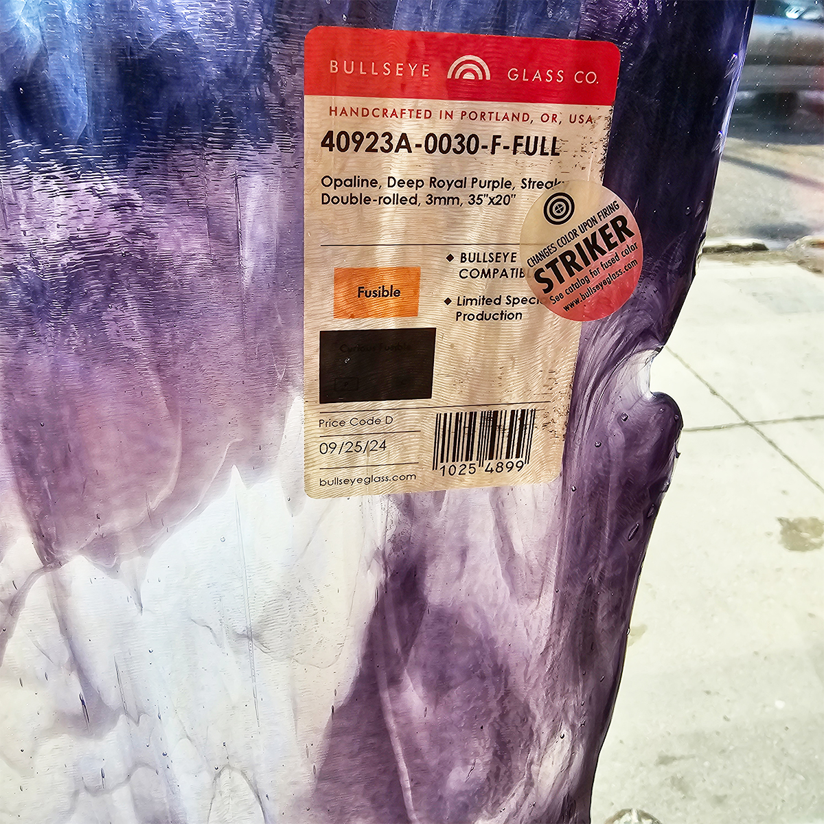 Bullseye Special Production, Opaline White, Deep Royal Purple Streaky 40923A-00030-F - Image 3